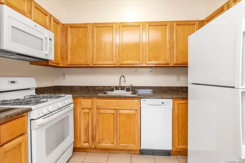 5 of 14 - 118-82 Metropolitan Avenue # 7a, Kew Gardens, NY