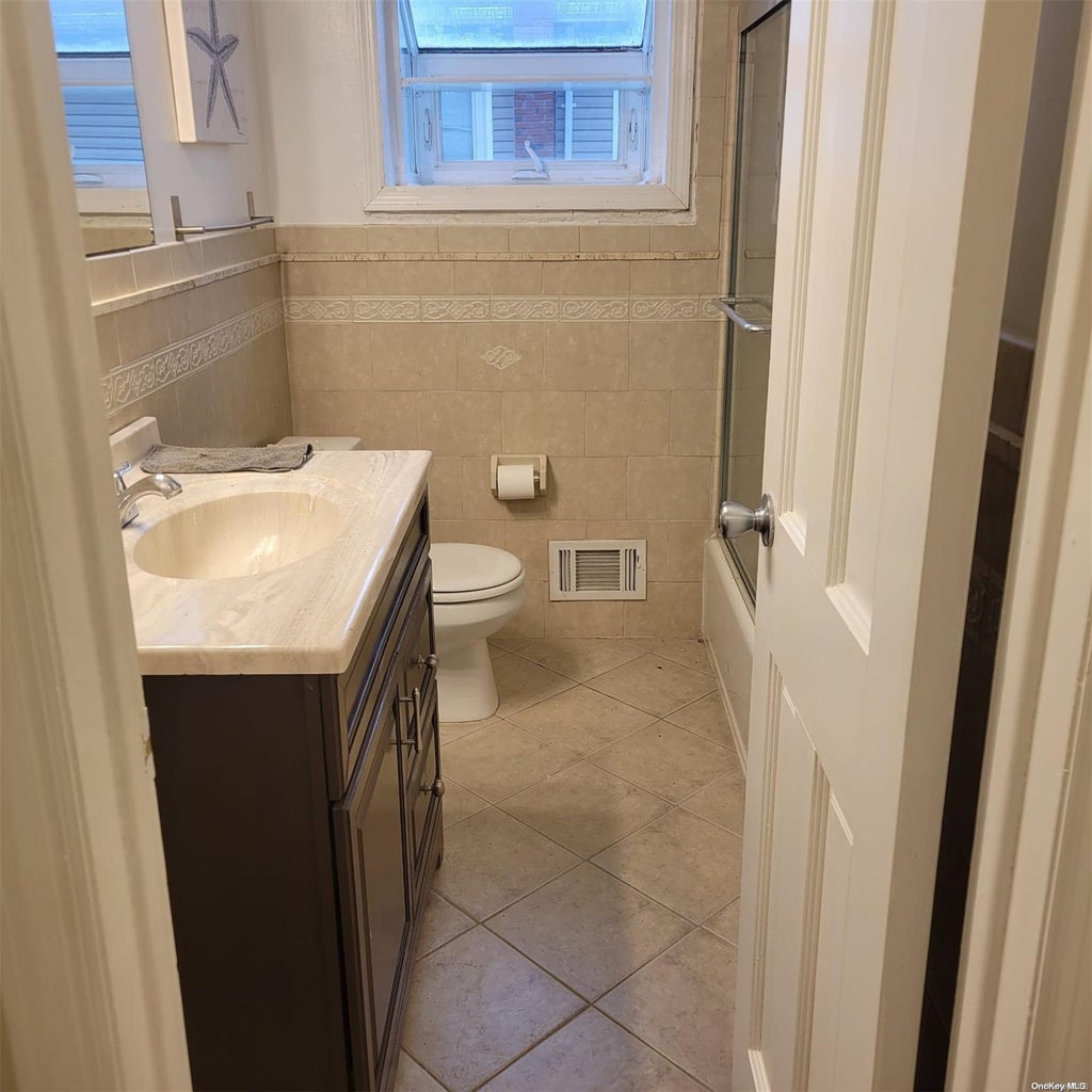 11 of 30 - 880 Washington St., Baldwin, NY