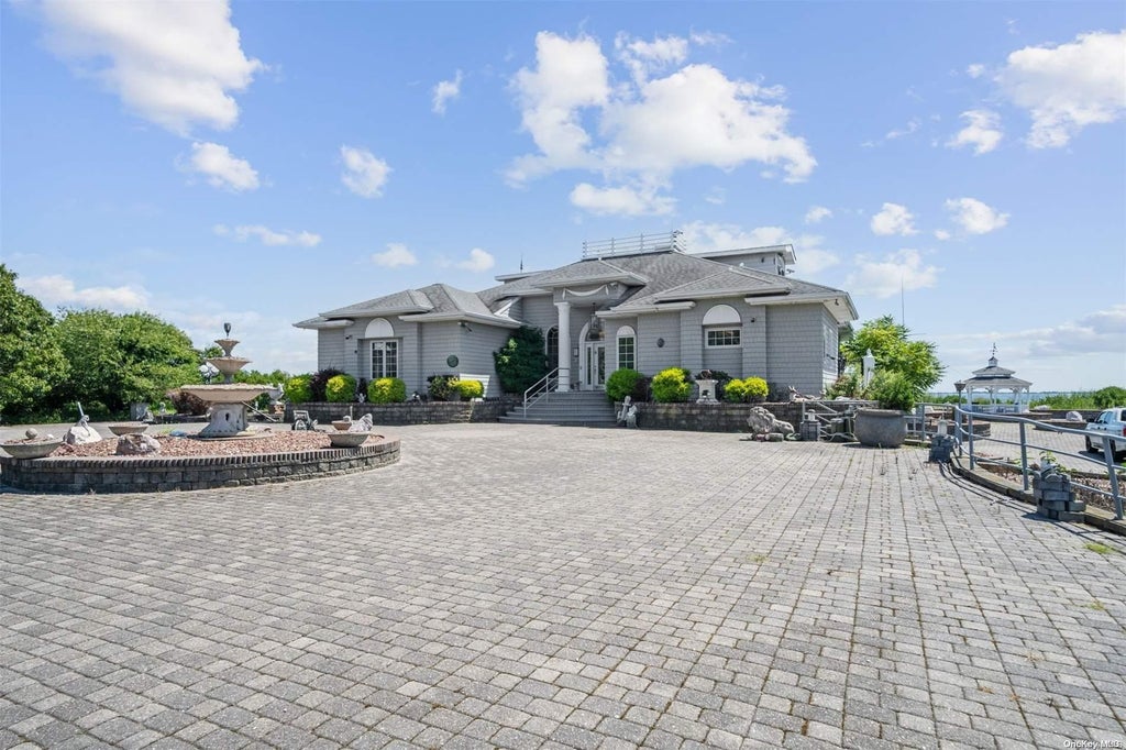 4 of 32 - 48 Old Neck Road, Center Moriches, NY