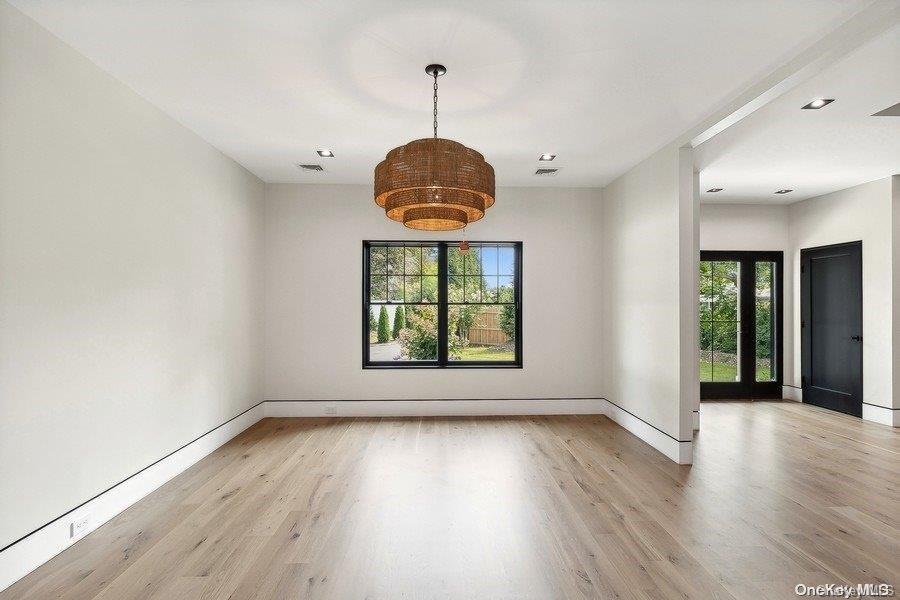 12 of 29 - 286 Salem Court, Syosset, NY