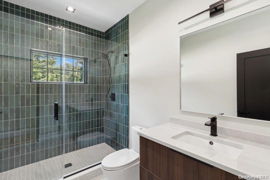 14 of 29 - 286 Salem Court, Syosset, NY
