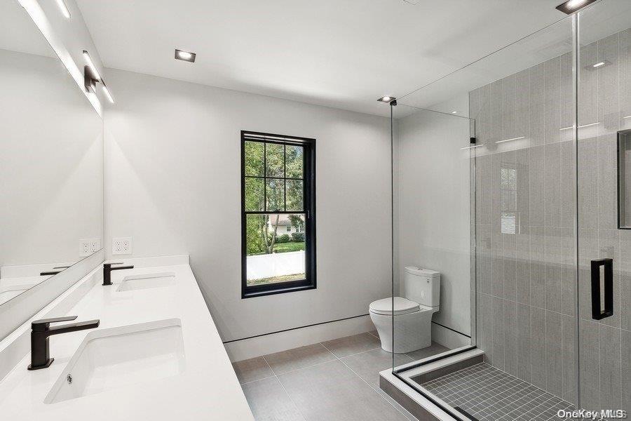 18 of 29 - 286 Salem Court, Syosset, NY