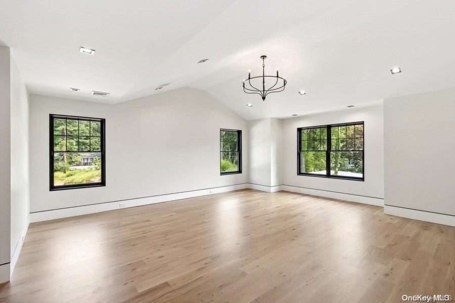 19 of 29 - 286 Salem Court, Syosset, NY