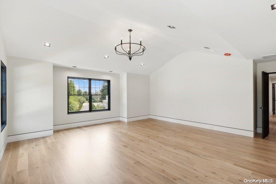20 of 29 - 286 Salem Court, Syosset, NY