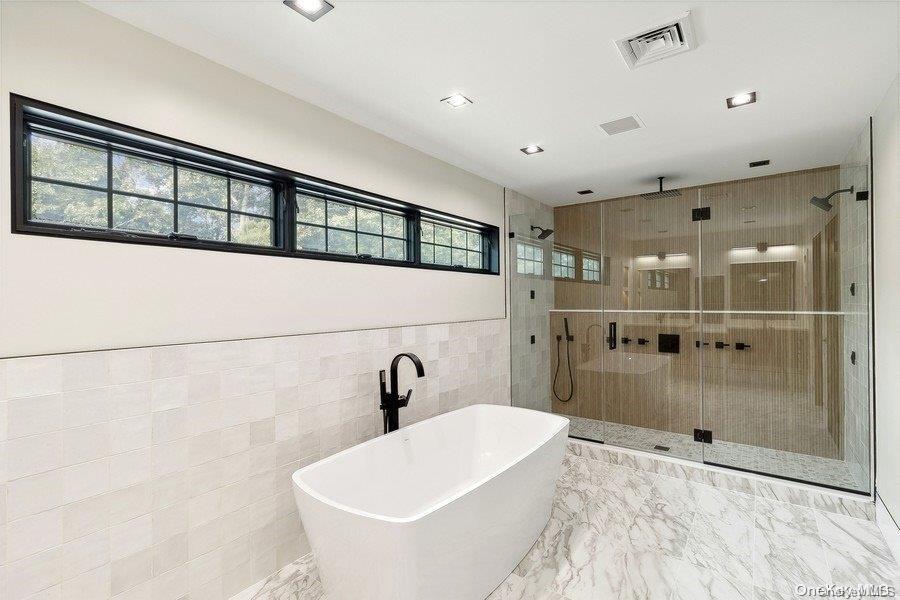 22 of 29 - 286 Salem Court, Syosset, NY