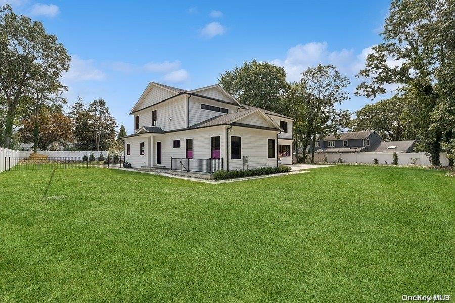 28 of 29 - 286 Salem Court, Syosset, NY