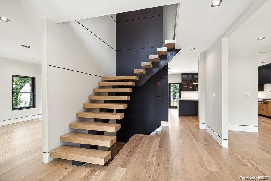 3 of 29 - 286 Salem Court, Syosset, NY