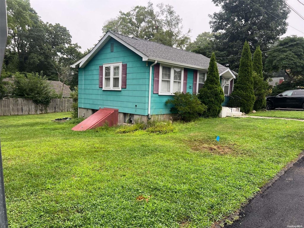 2 of 7 - 39 Saltaire Road, Sound Beach, NY