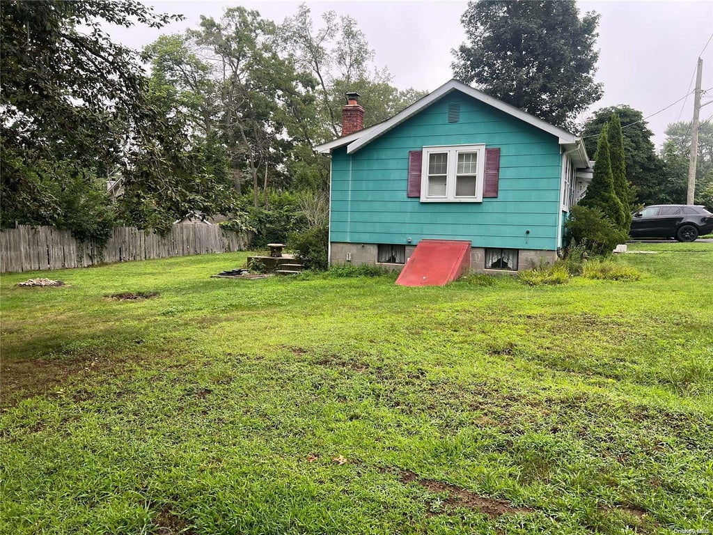 6 of 7 - 39 Saltaire Road, Sound Beach, NY