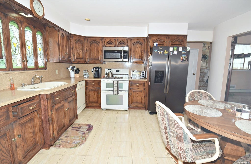 10 of 27 - 3458 Carey Lane, Baldwin, NY