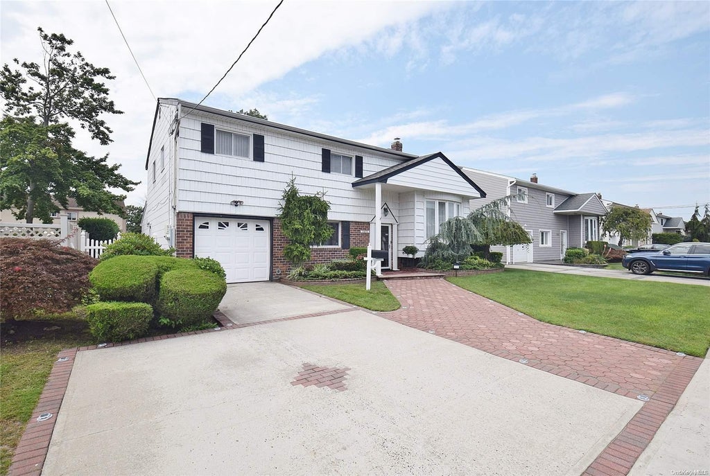 26 of 27 - 3458 Carey Lane, Baldwin, NY