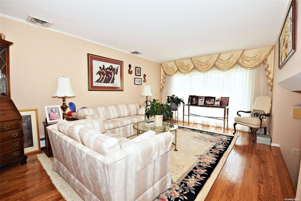 7 of 27 - 3458 Carey Lane, Baldwin, NY
