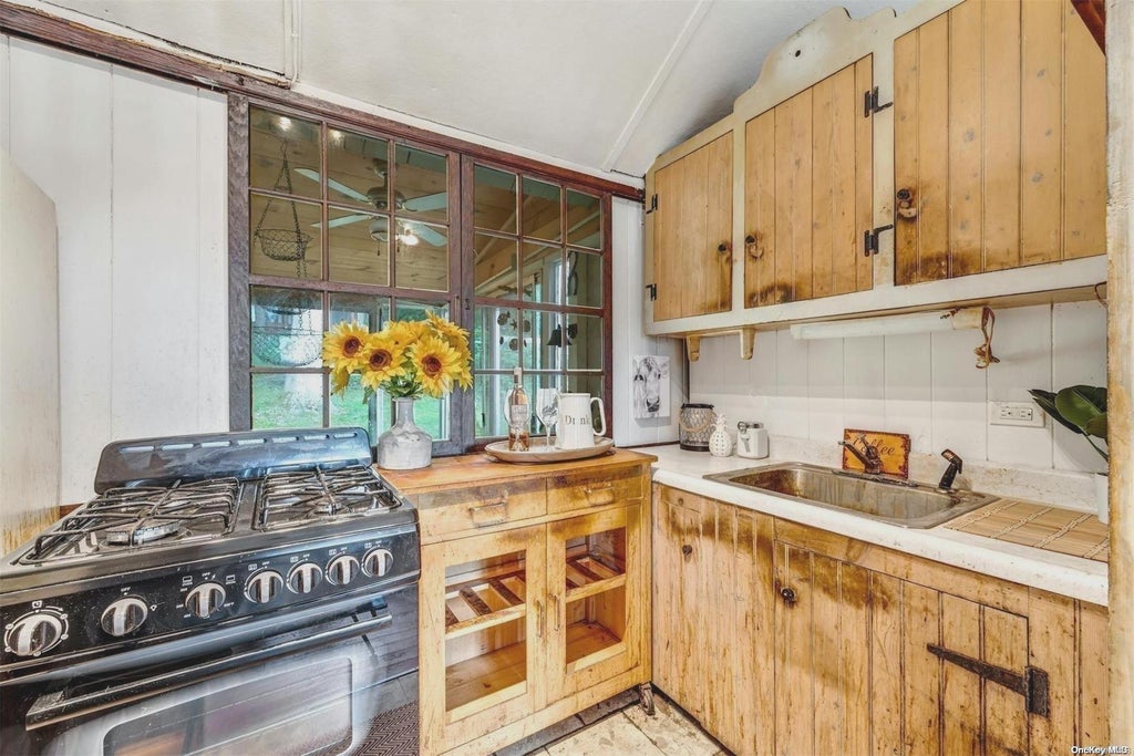 11 of 25 - 875 Oak Avenue, Southold, NY