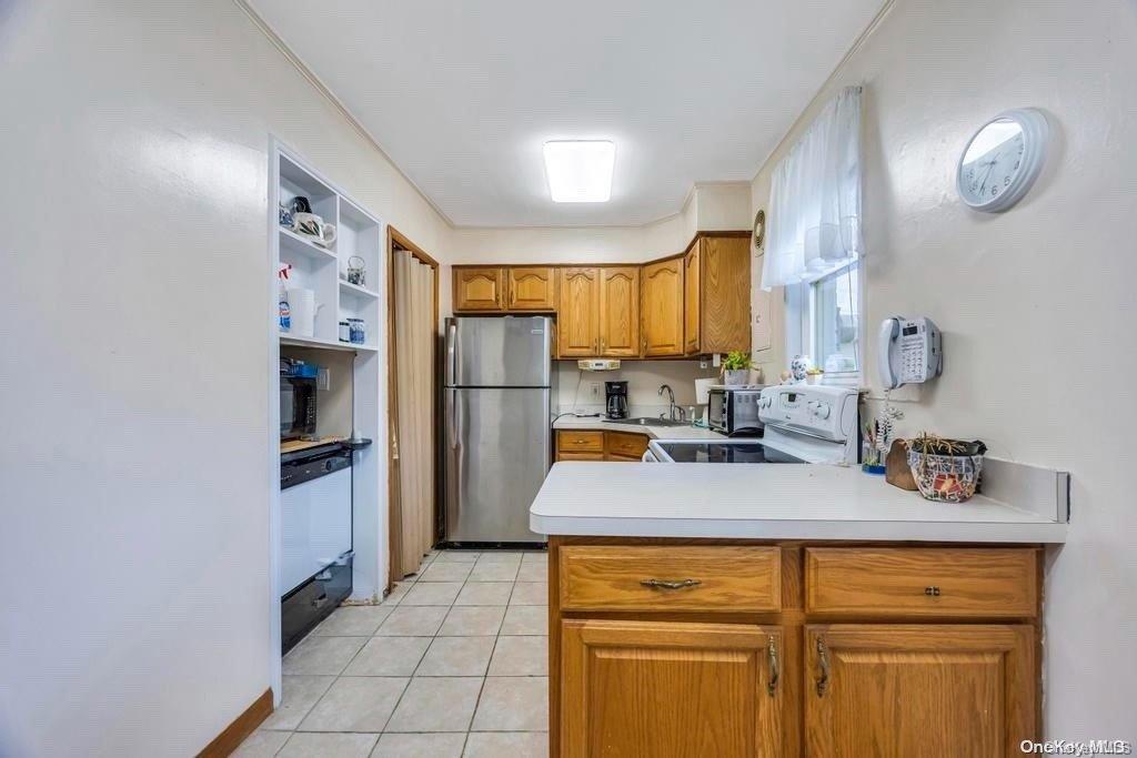 5 of 21 - 2497 Balsam Avenue, East Meadow, NY