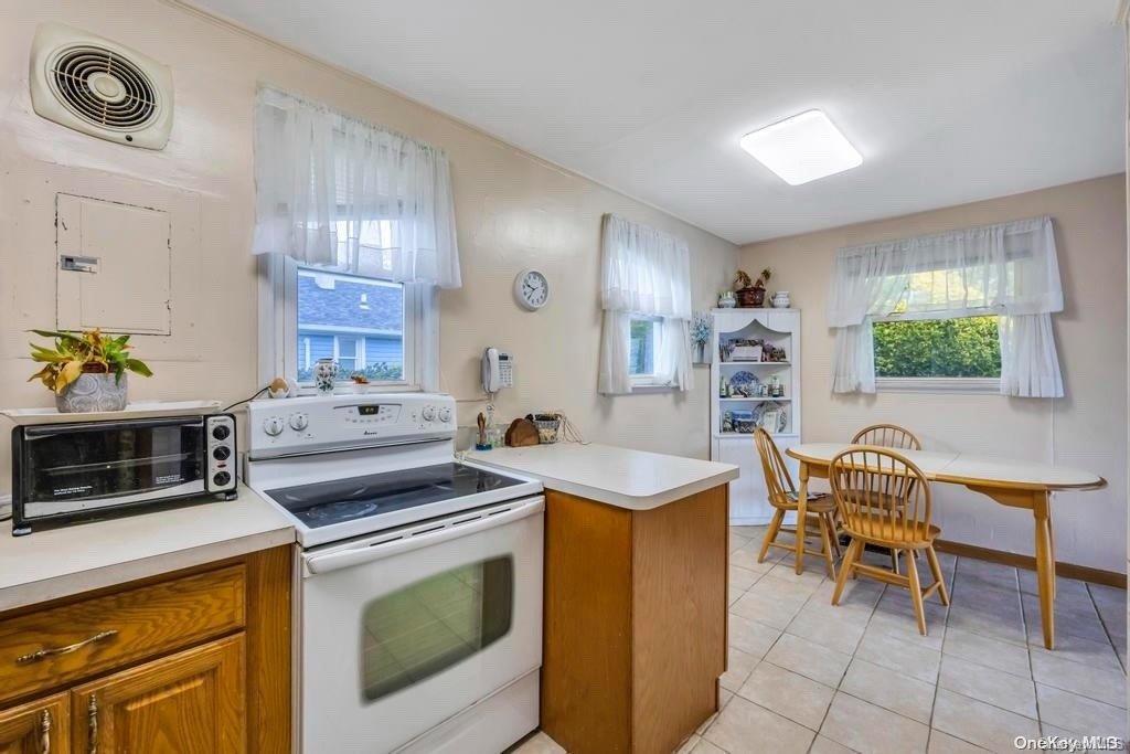 6 of 21 - 2497 Balsam Avenue, East Meadow, NY