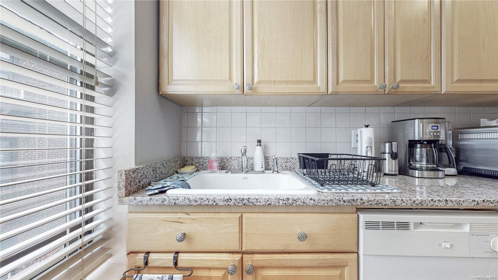 11 of 27 - 83-84 116 St. # 4c, Kew Gardens, NY