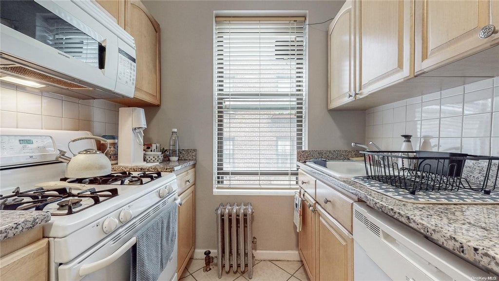 6 of 27 - 83-84 116 St. # 4c, Kew Gardens, NY