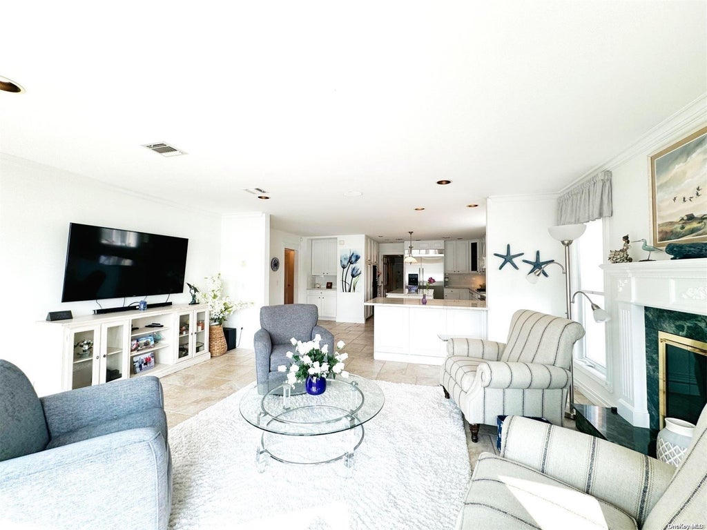 12 of 37 - 170 Connetquot Drive, Oakdale, NY