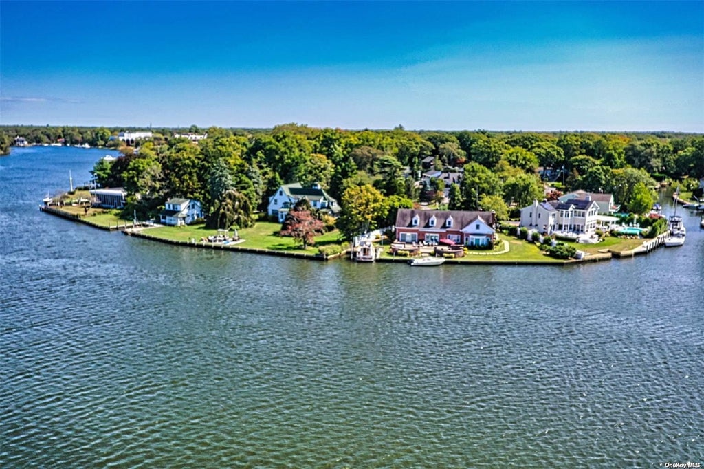 2 of 37 - 170 Connetquot Drive, Oakdale, NY