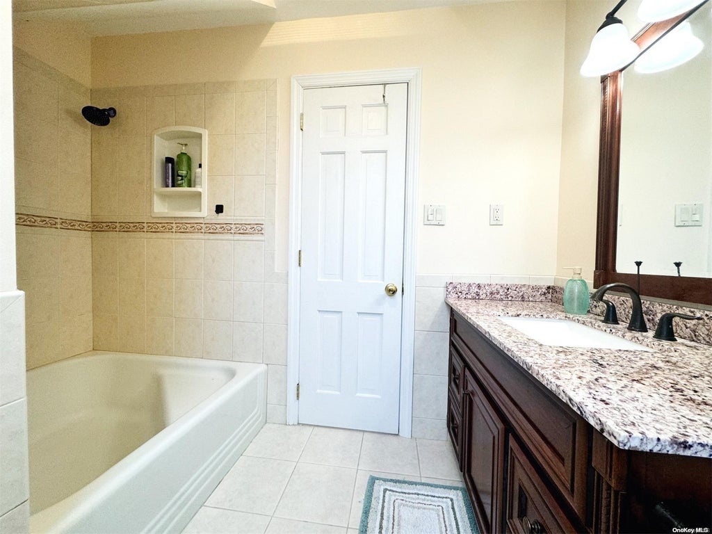 29 of 37 - 170 Connetquot Drive, Oakdale, NY