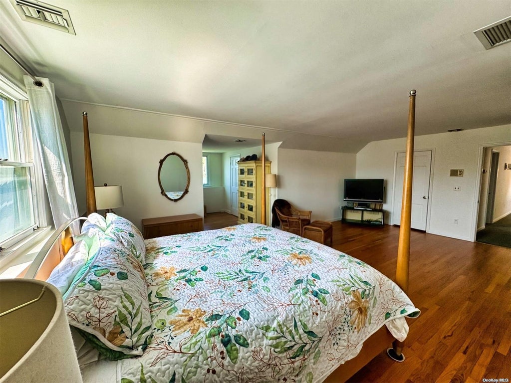 31 of 37 - 170 Connetquot Drive, Oakdale, NY