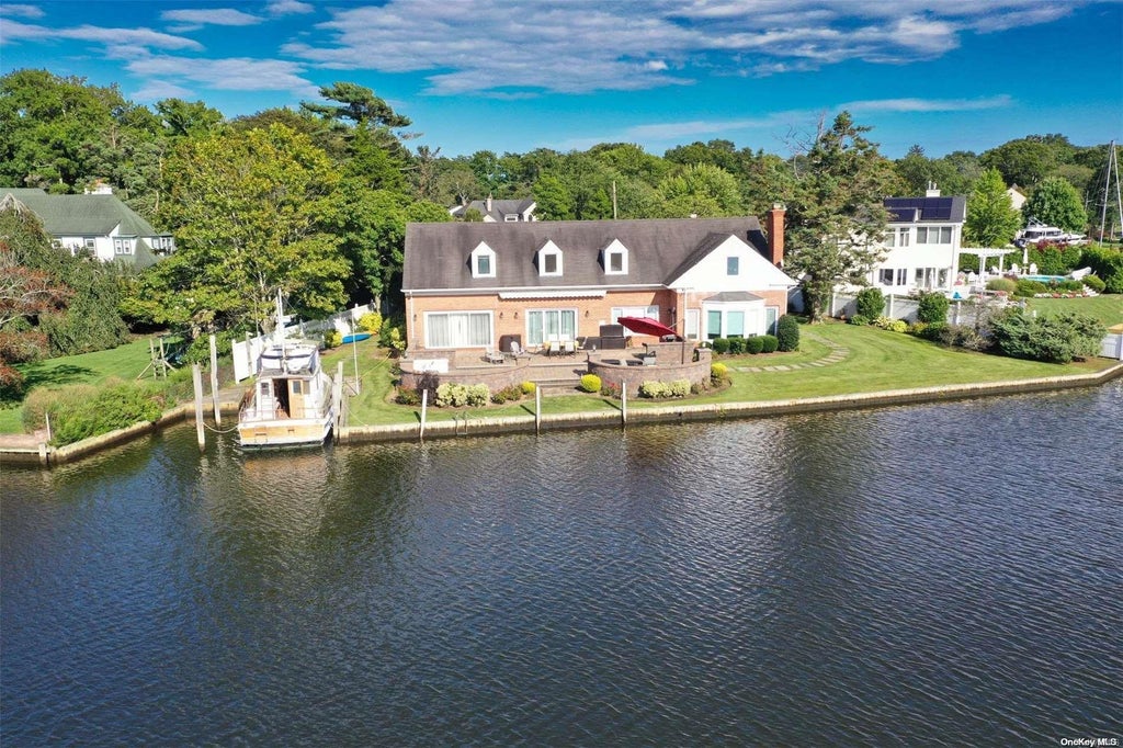 36 of 37 - 170 Connetquot Drive, Oakdale, NY