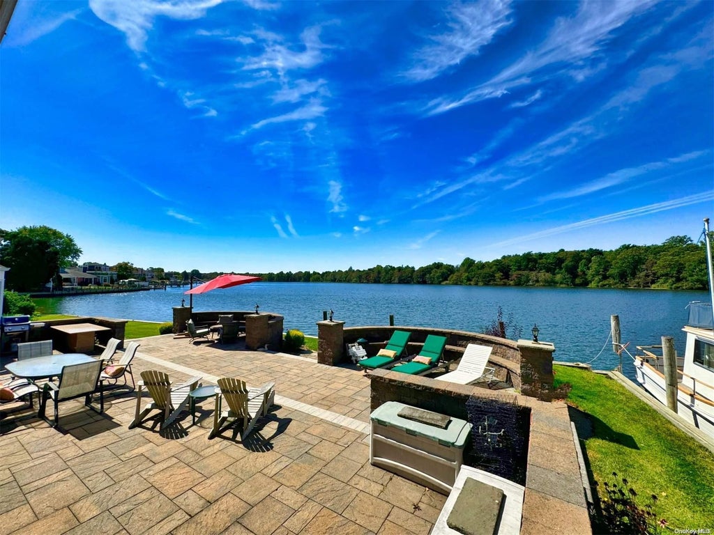 3 of 37 - 170 Connetquot Drive, Oakdale, NY