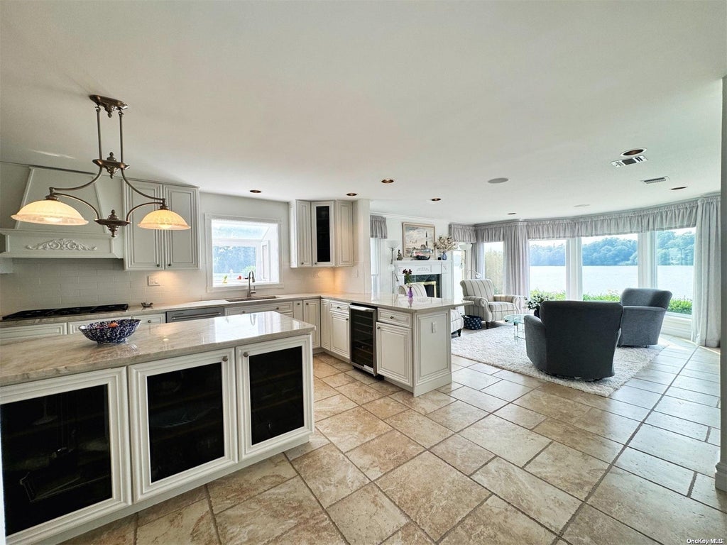 8 of 37 - 170 Connetquot Drive, Oakdale, NY