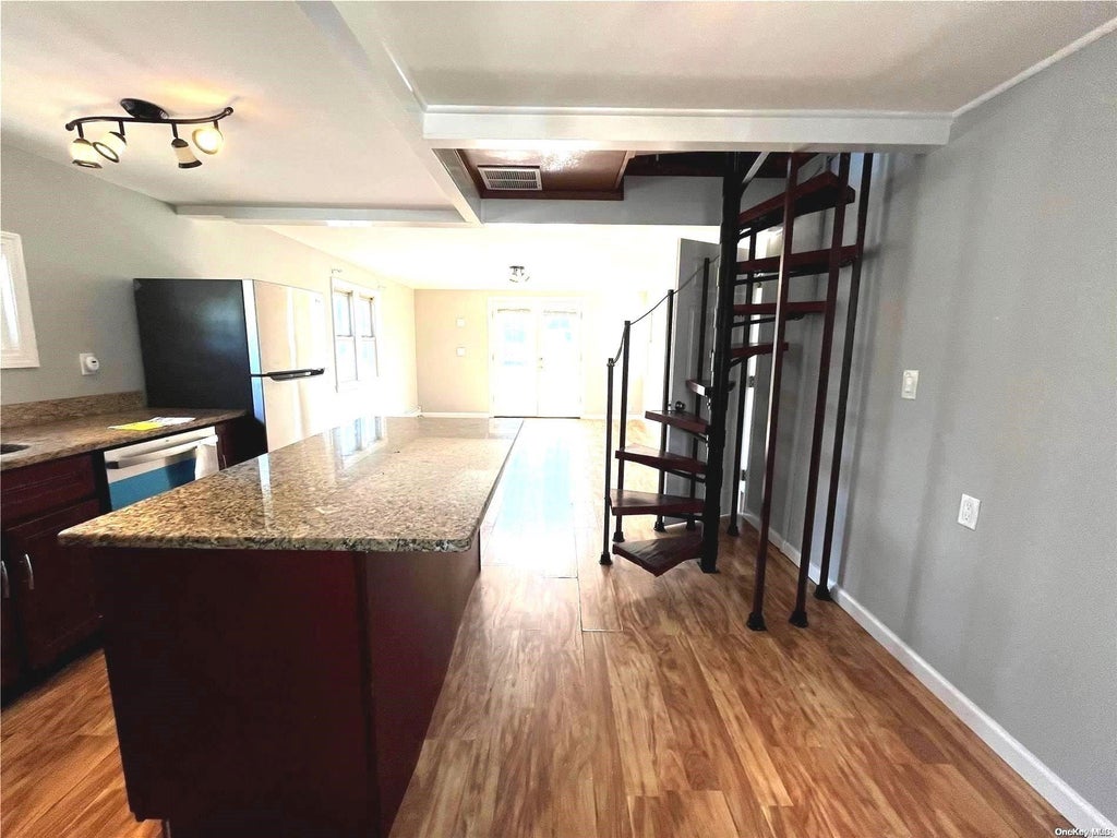 8 of 25 - 640 Warren St., Baldwin, NY