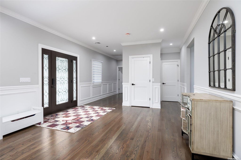 9 of 37 - 71 Ledgewood Drive, Smithtown, NY