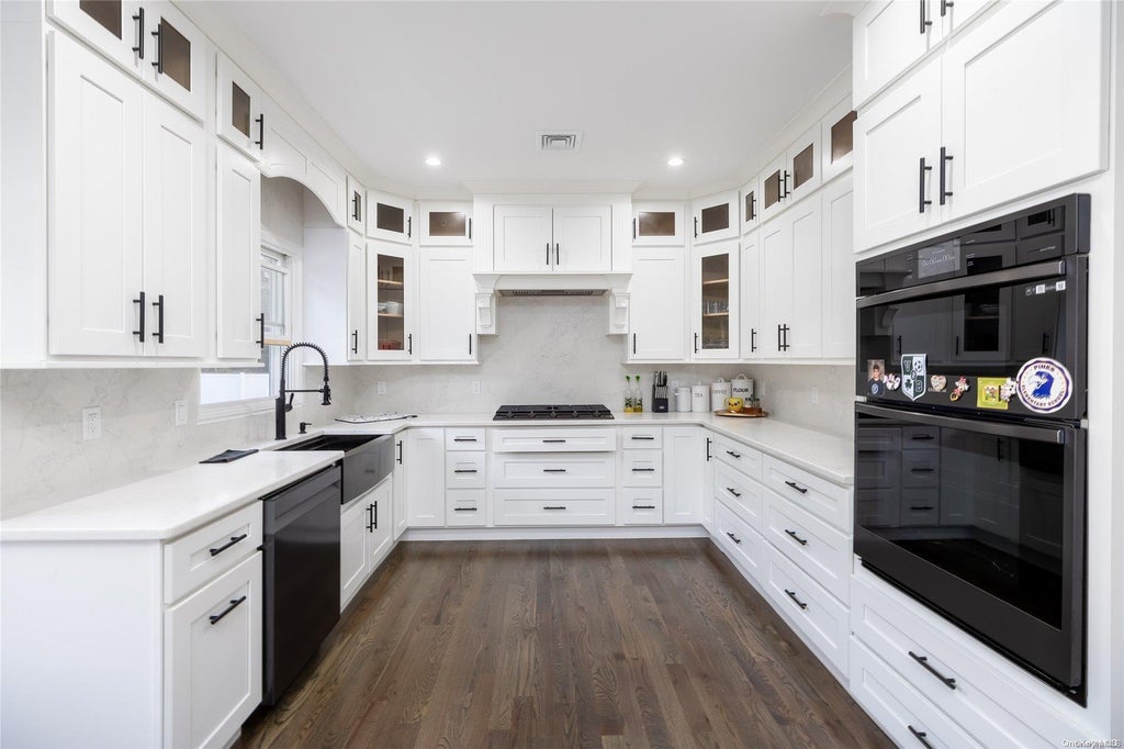 10 of 37 - 71 Ledgewood Drive, Smithtown, NY