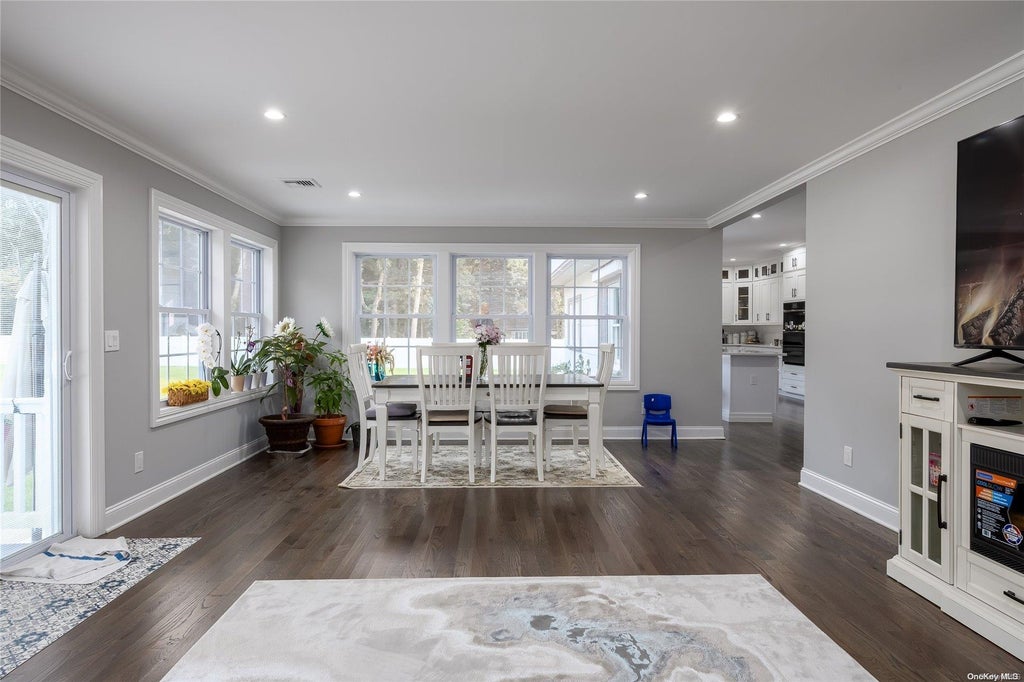 14 of 37 - 71 Ledgewood Drive, Smithtown, NY