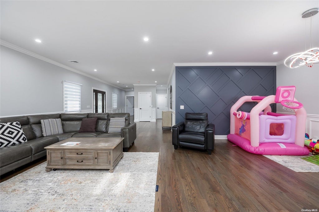 16 of 37 - 71 Ledgewood Drive, Smithtown, NY