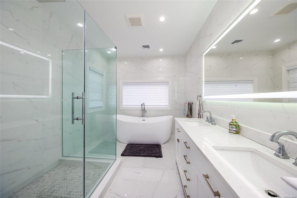 19 of 37 - 71 Ledgewood Drive, Smithtown, NY