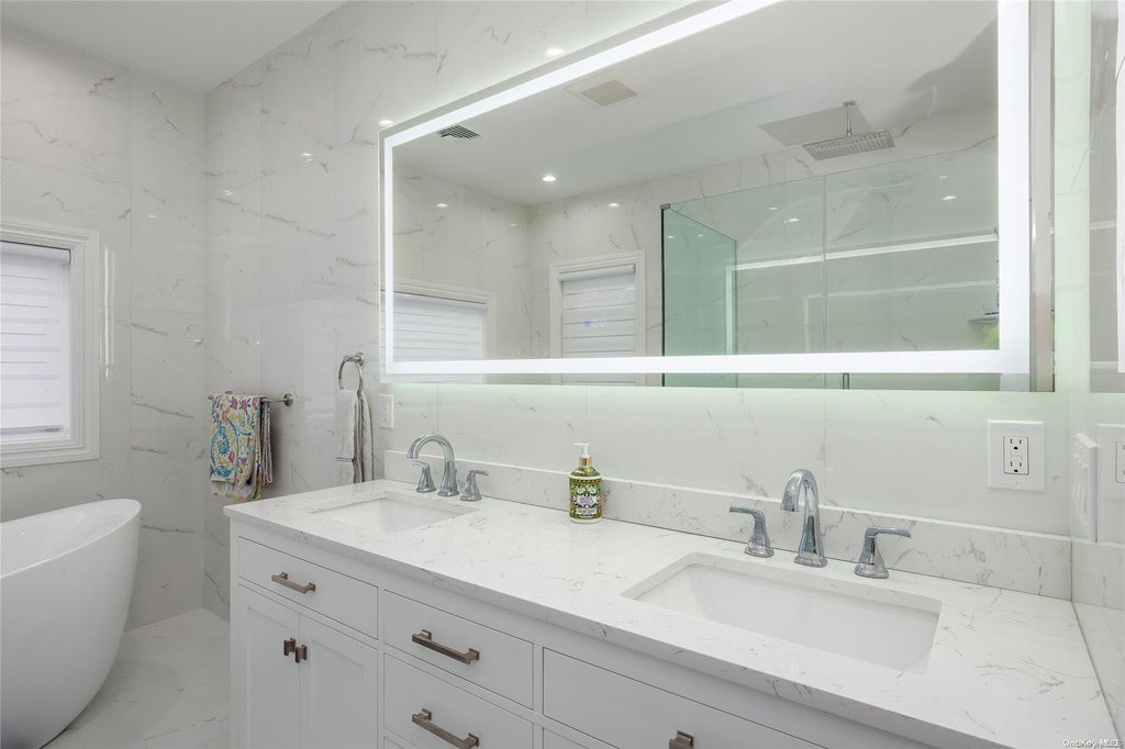 20 of 37 - 71 Ledgewood Drive, Smithtown, NY