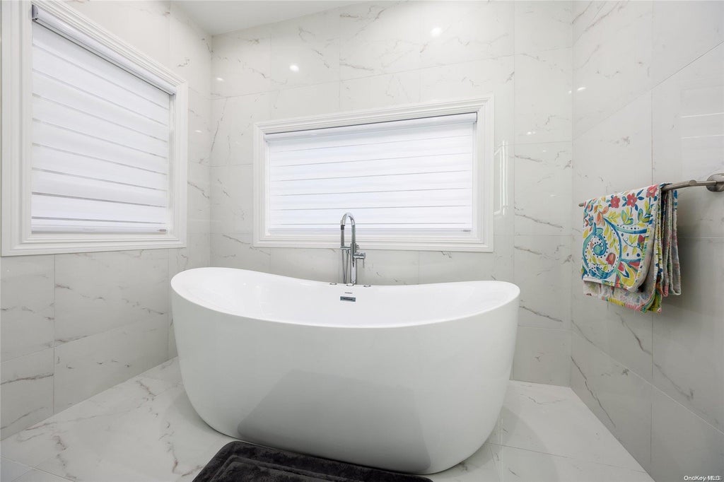 21 of 37 - 71 Ledgewood Drive, Smithtown, NY