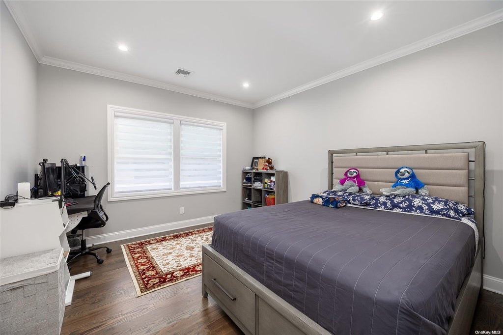 22 of 37 - 71 Ledgewood Drive, Smithtown, NY