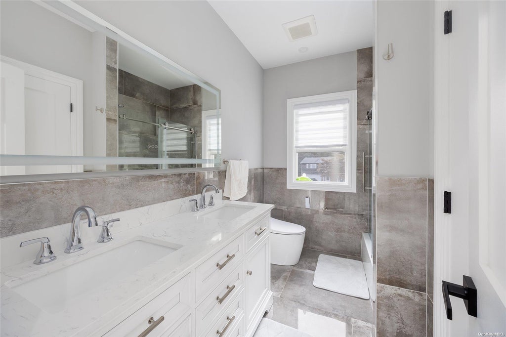 23 of 37 - 71 Ledgewood Drive, Smithtown, NY