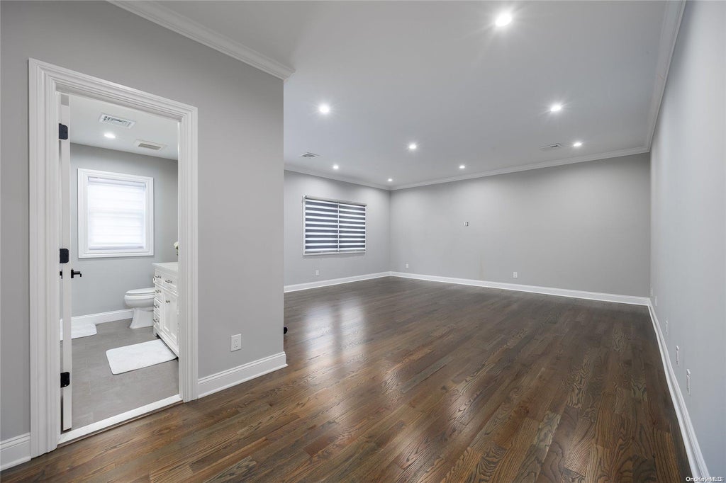 24 of 37 - 71 Ledgewood Drive, Smithtown, NY
