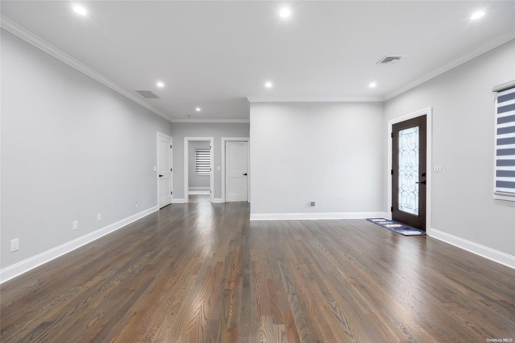25 of 37 - 71 Ledgewood Drive, Smithtown, NY