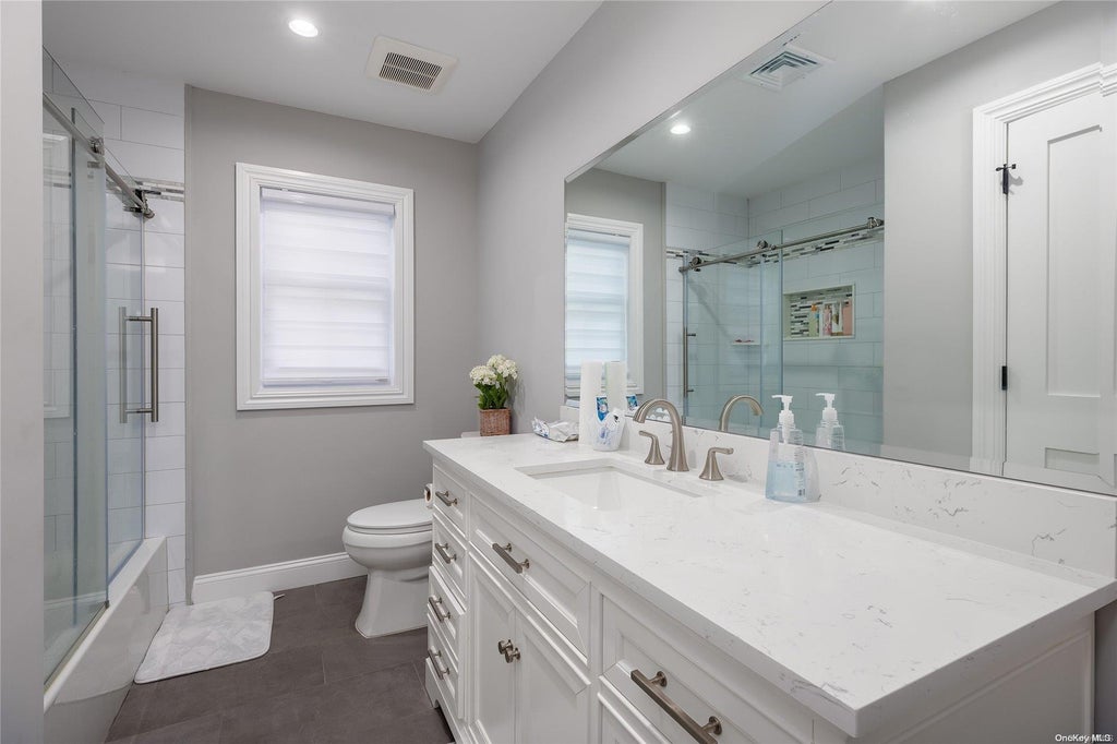 26 of 37 - 71 Ledgewood Drive, Smithtown, NY