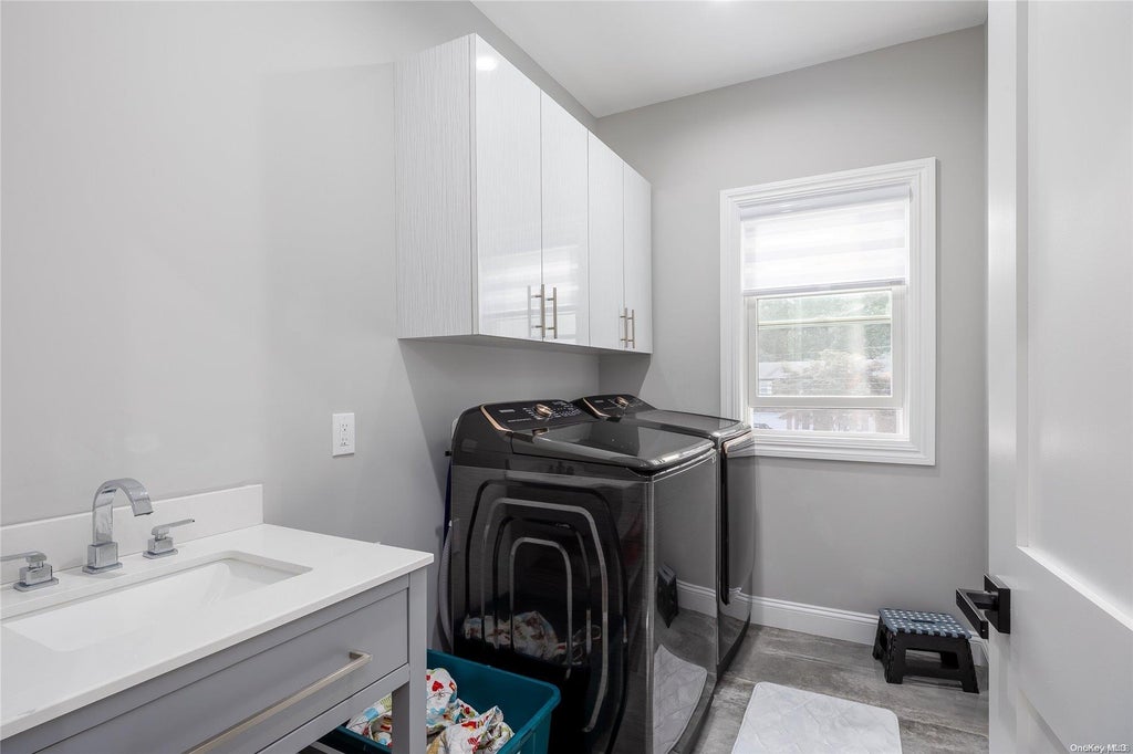 27 of 37 - 71 Ledgewood Drive, Smithtown, NY
