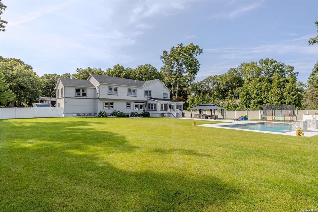2 of 37 - 71 Ledgewood Drive, Smithtown, NY