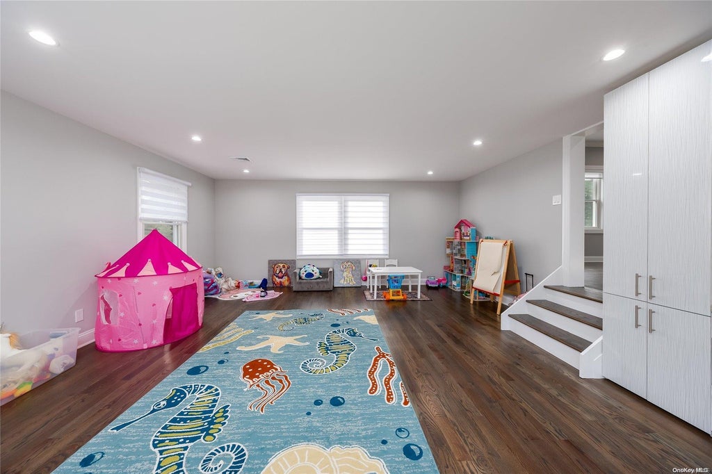 29 of 37 - 71 Ledgewood Drive, Smithtown, NY