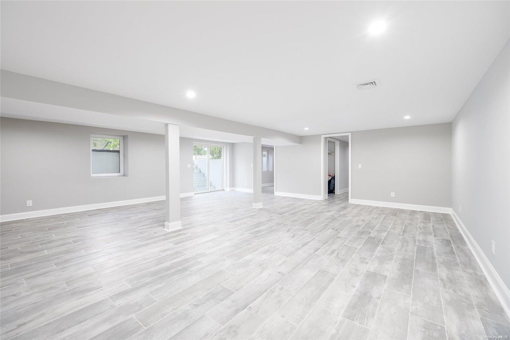 31 of 37 - 71 Ledgewood Drive, Smithtown, NY