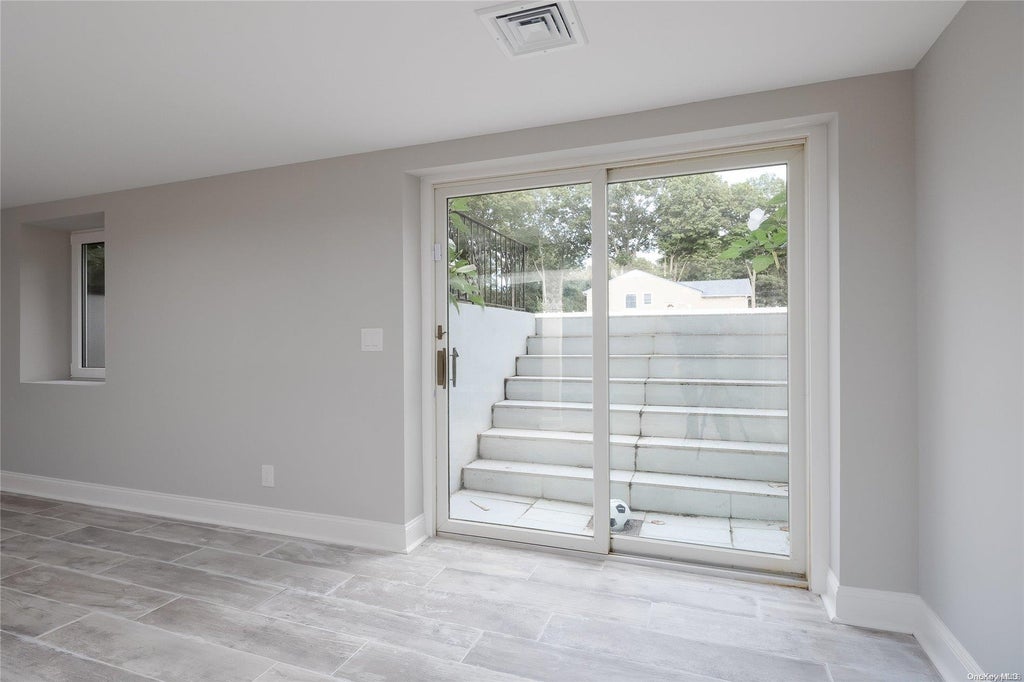 33 of 37 - 71 Ledgewood Drive, Smithtown, NY