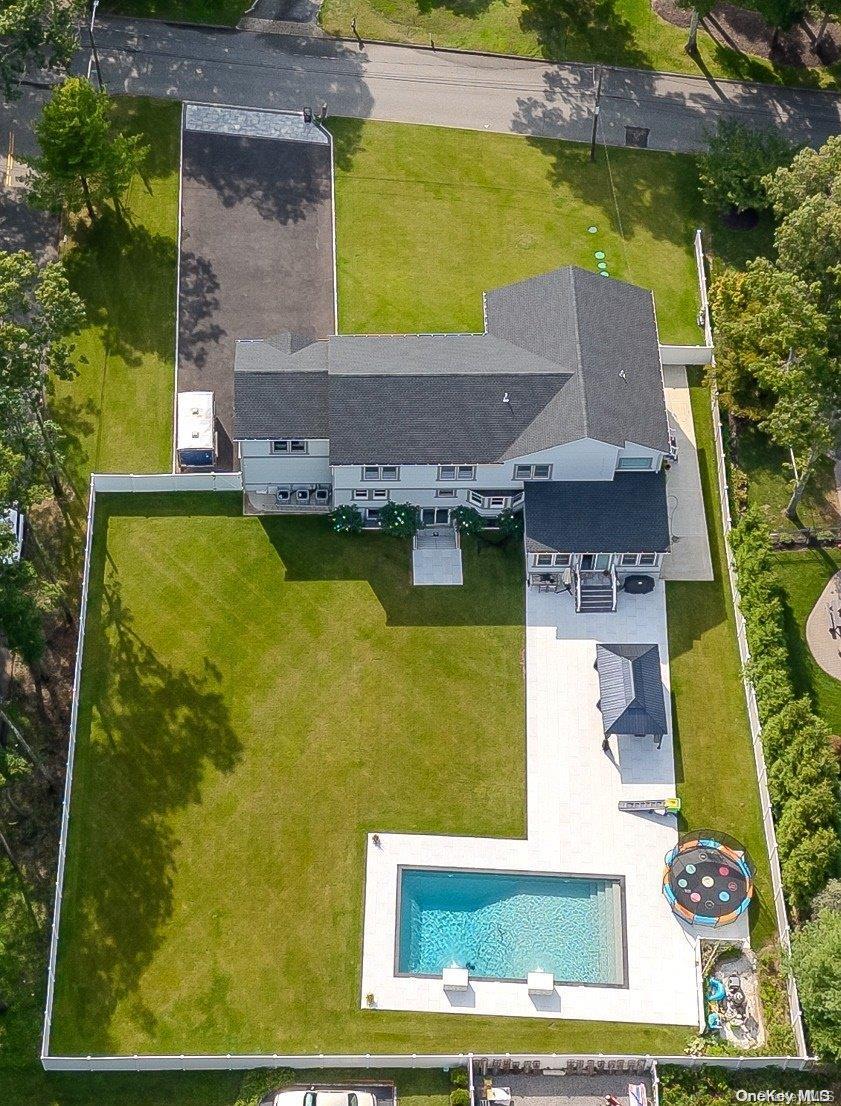 8 of 37 - 71 Ledgewood Drive, Smithtown, NY