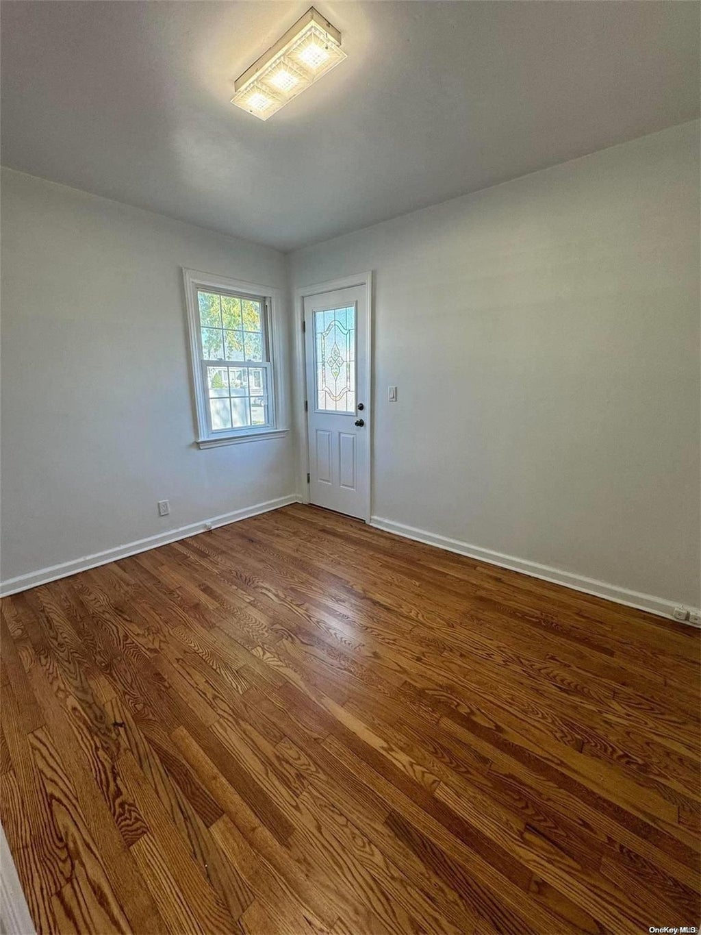 9 of 14 - 933 Surrey Drive, East Meadow, NY