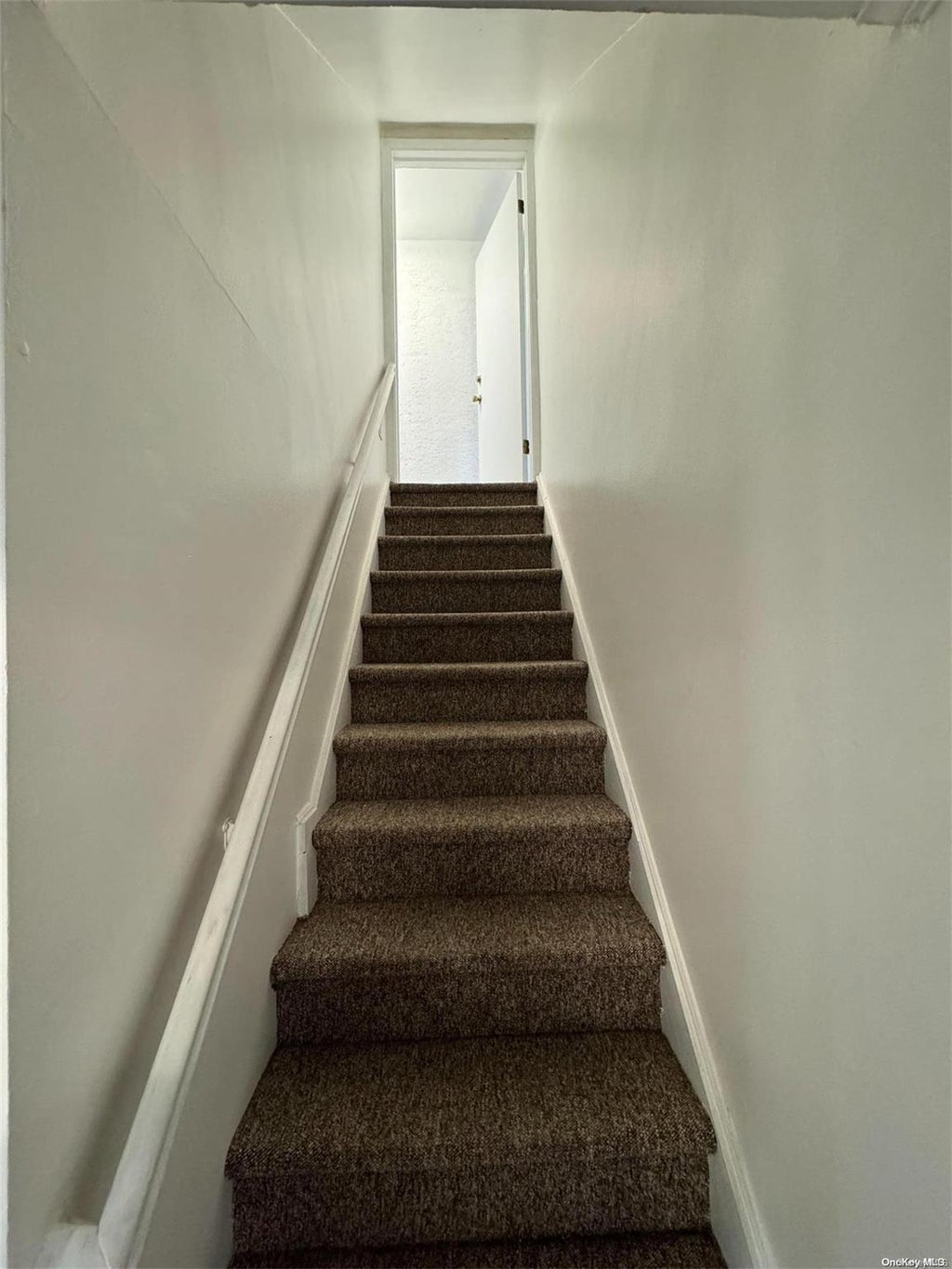 11 of 14 - 933 Surrey Drive, East Meadow, NY
