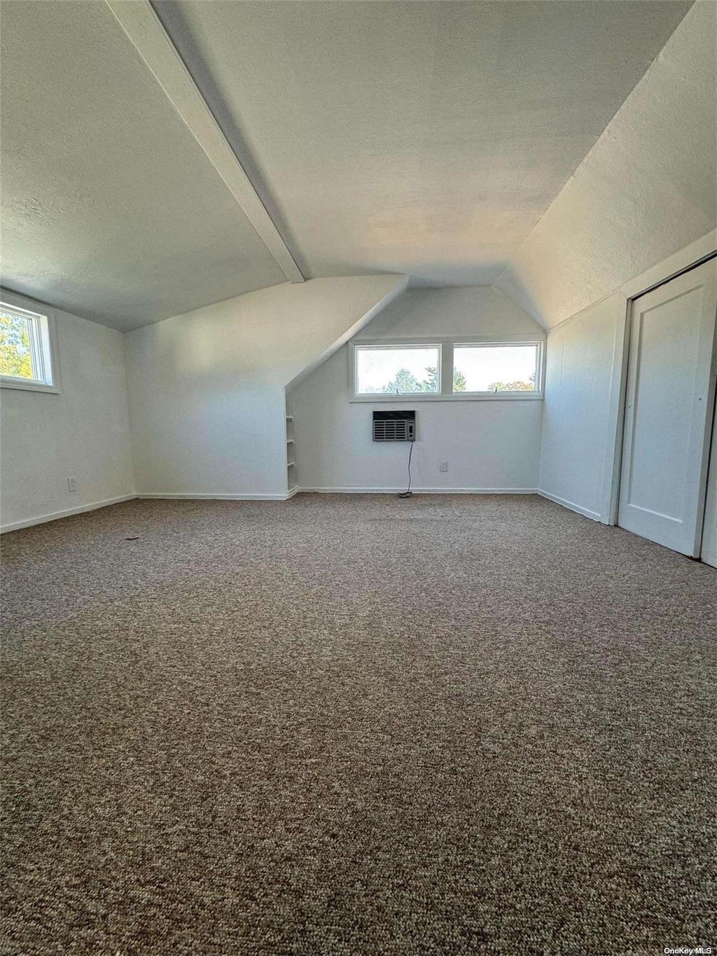 12 of 14 - 933 Surrey Drive, East Meadow, NY
